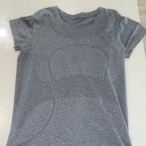 Lululemon grey t shirt